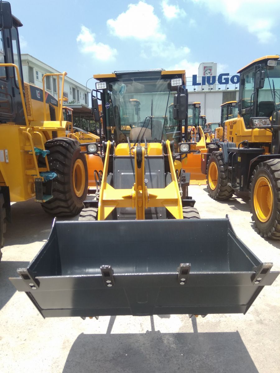 Máy xúc lật mới giá rẻ hơn máy cũ - Cty Hải Âu