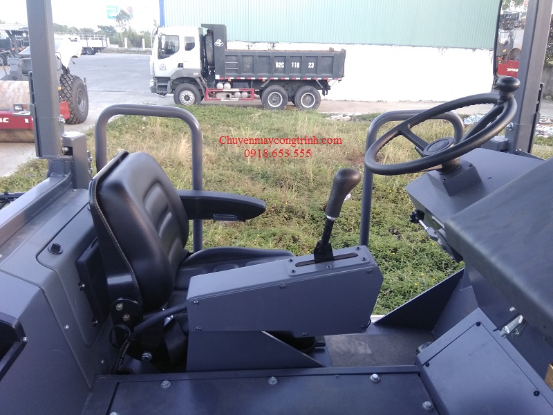 xe lu bánh lốp Dynapac CP275