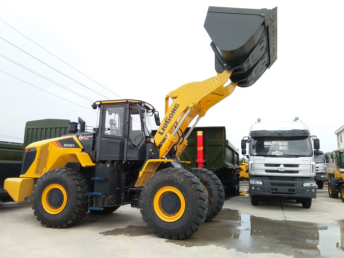 Nên mua máy xúc lật Nhật bãi cũ hay Trung Quốc mới 2025