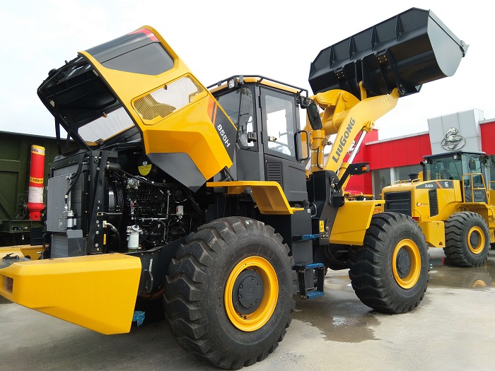 Nên mua máy xúc lật Nhật bãi cũ hay Trung Quốc mới 2025