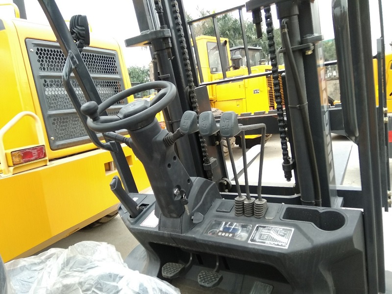 Xe nâng dầu 3 tấn Liugong CLG2030H - bản tiêu chuẩn Châu Âu