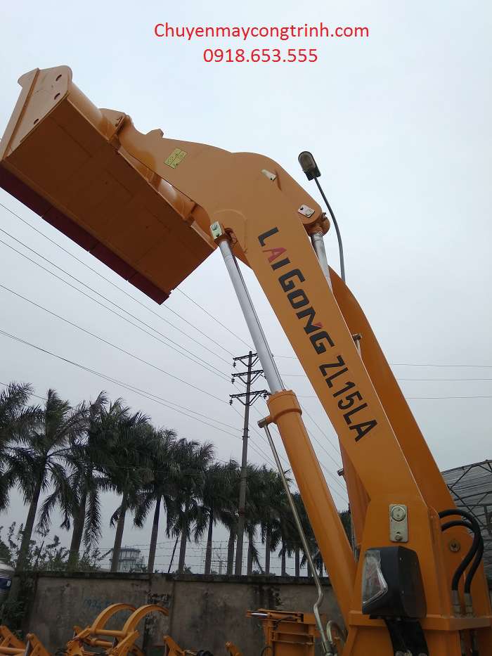Máy xúc lật LaiGong ZL15LA cần dài 4.5m xúc nông sản