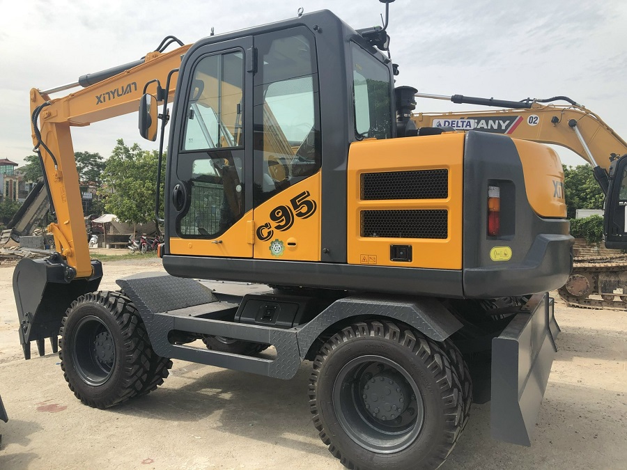 Xúc Đào Bánh Lốp Gầu 0.5 khối Giá Tốt - Hải Âu