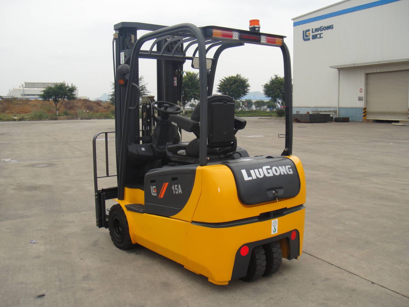 Xe nâng điện ngồi lái CLG2015A Liugong - 1,5 tấn