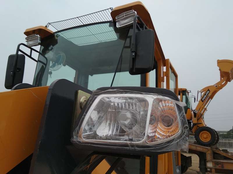 Máy xúc lật LaiGong ZL18T gầu 1m3 - xúc lật giá ưu đãi !