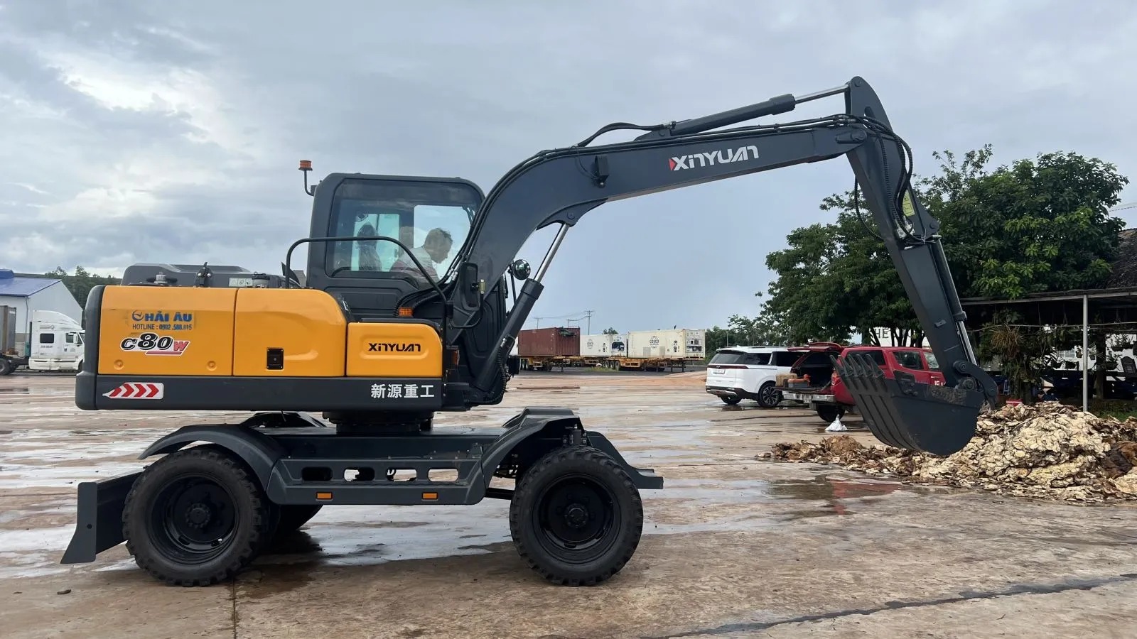 Xúc đào bánh lốp Xinuyan XYC80WYT