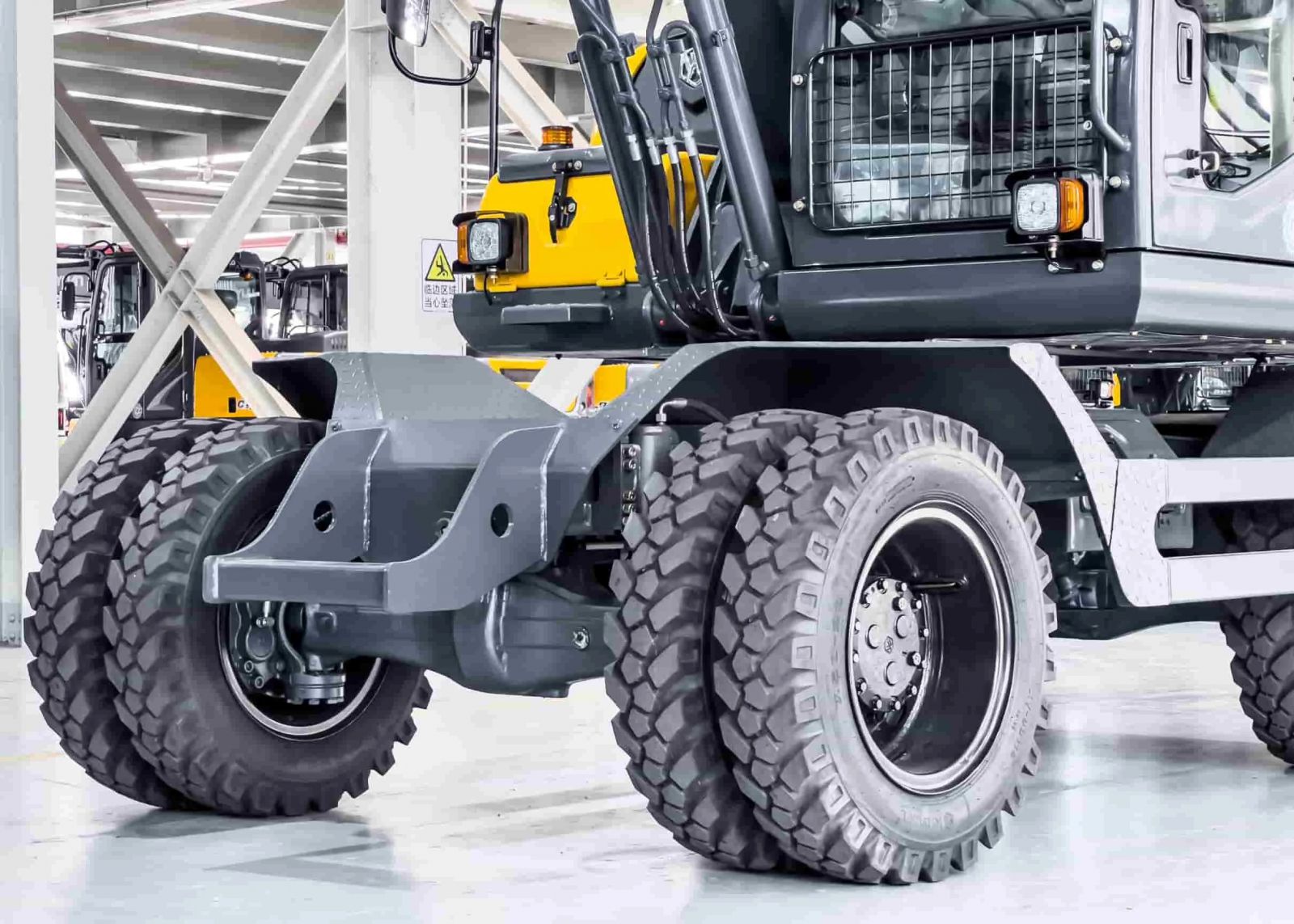 Xúc đào bánh lốp Xinuyan XYC80WYT