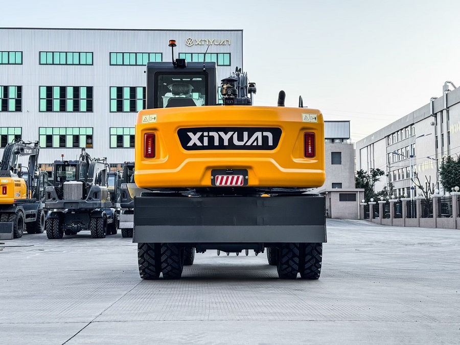 Xe Xúc Đào Bánh Lốp Mới Xinuyan XYC130 Gầu 0.5 khối - Hải Âu