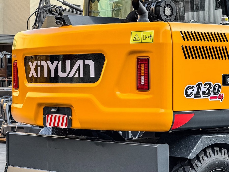 Xe Xúc Đào Bánh Lốp Mới Xinuyan XYC130 Gầu 0.5 khối - Hải Âu