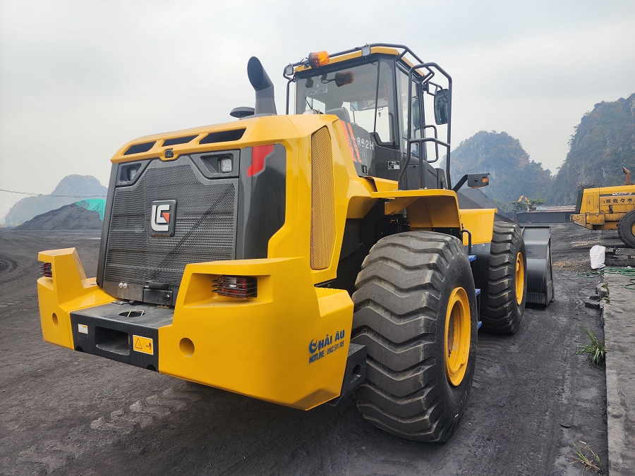 Xe máy xúc lật Liugong CLG862H sức nâng 6.5 tấn gầu 5.2m3