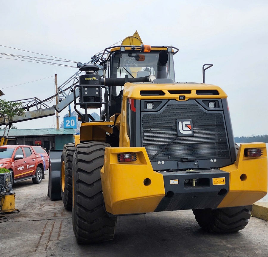 Xe máy xúc lật Liugong CLG862H sức nâng 6.5 tấn gầu 5.2m3