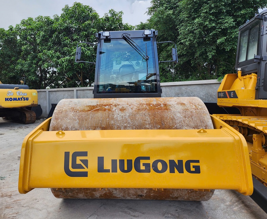 Xe Lu Rung LiuGong 2 Cầu CLG6612E - Sức Mạnh Vượt Trội Cho Các Dự Án Cao Tốc